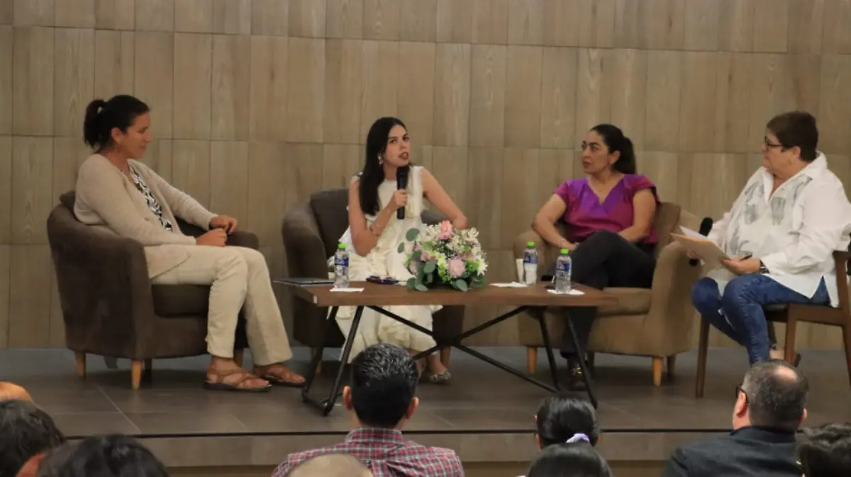 Presentan en la UABCS Conversatorio “Las Mujeres y el Agua”